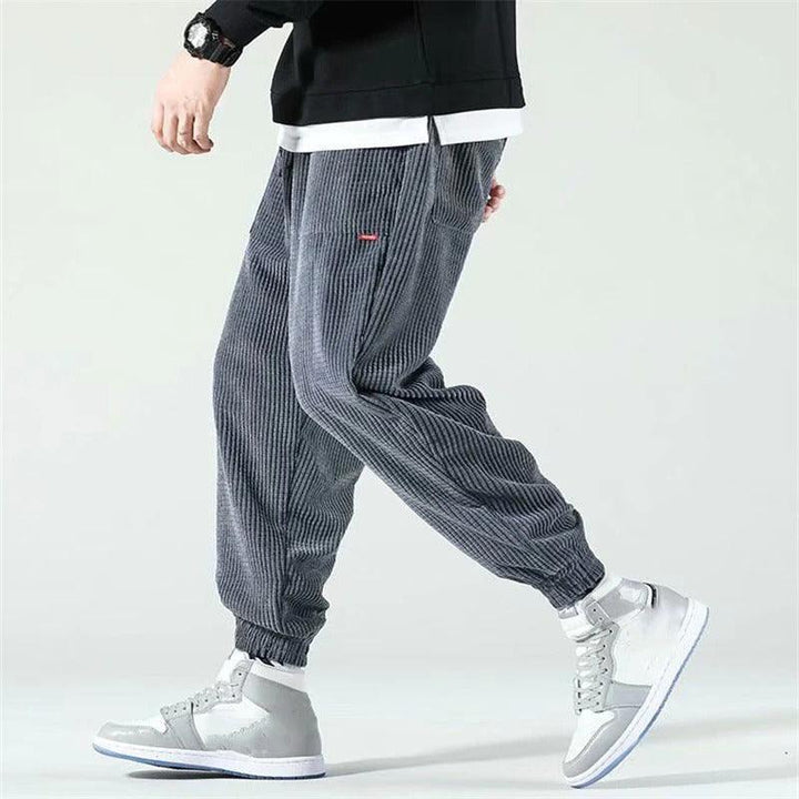 Pantalon en velours côtelé doux et tendance en vert pin