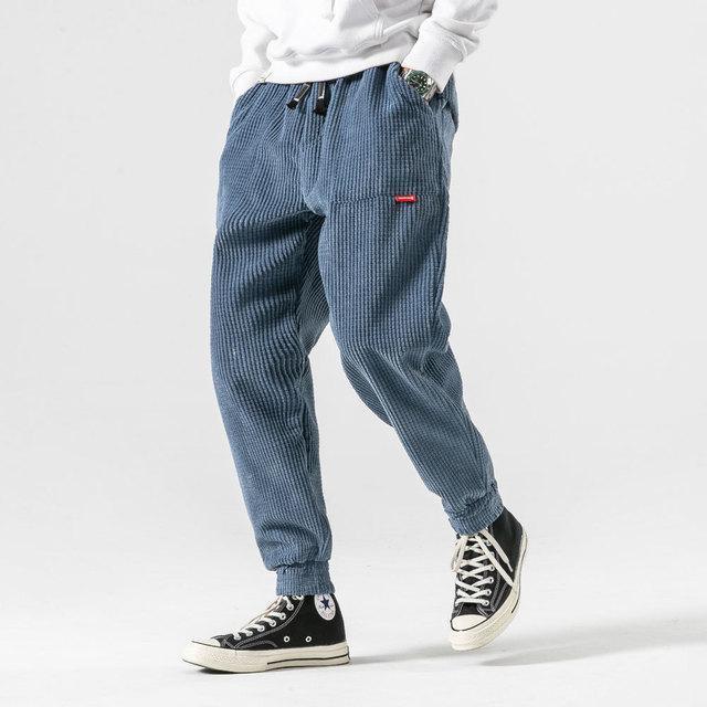 Pantalon en velours côtelé doux et tendance en vert pin